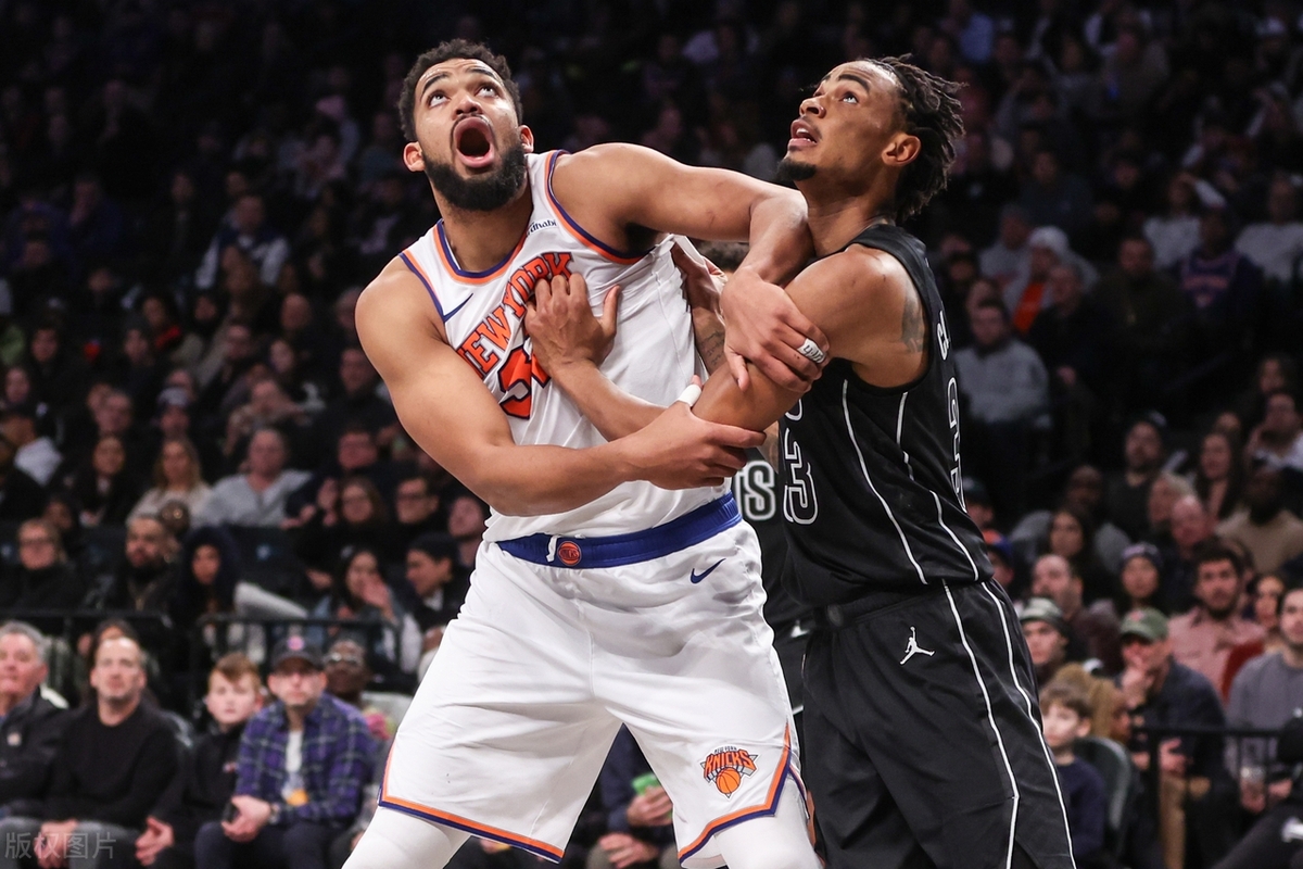 关于纽约尼克斯训练开放日，赛前回应争议引欢呼，NBA常规赛在即，阵容厚度经受考验的信息-lol中国总决赛