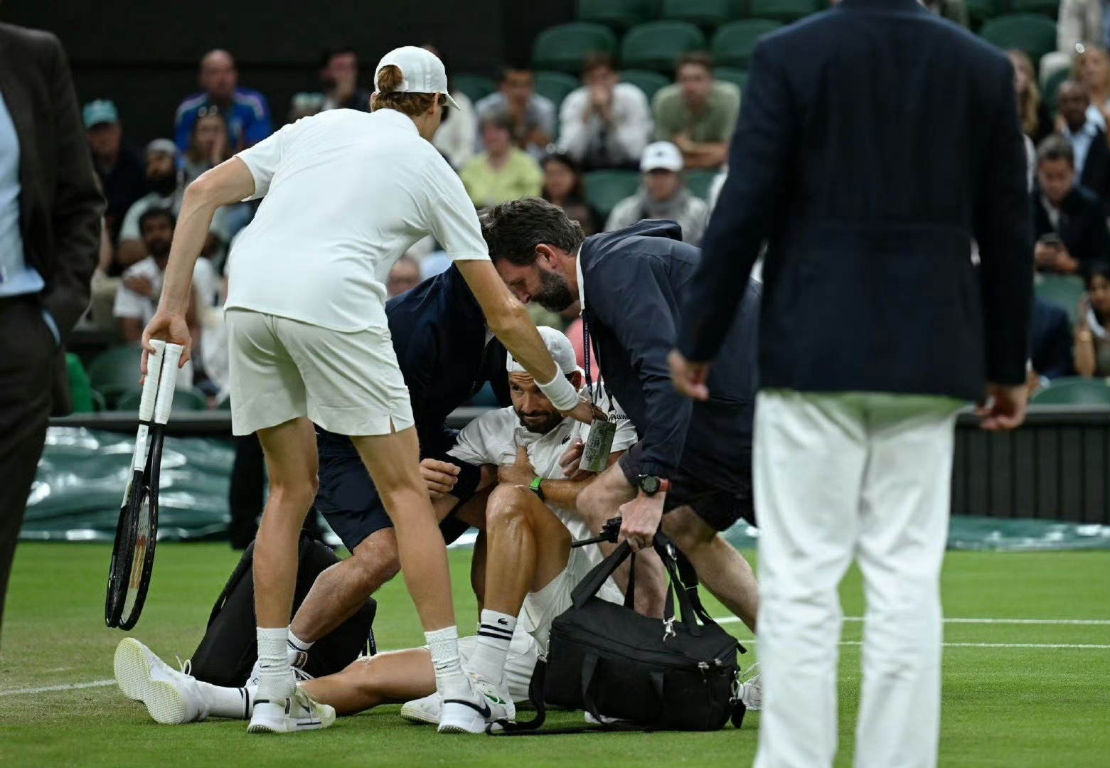 埃因霍温发布备战花絮，集结日复出首秀，足总杯任务艰巨，高层口径保持一致的简单介绍-lol中国总决赛